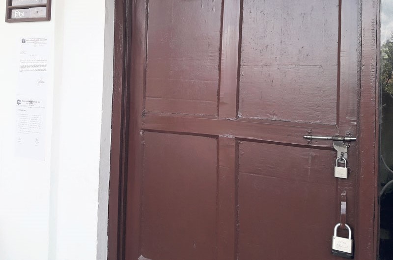 नगरपालिकामा तालाबन्दी